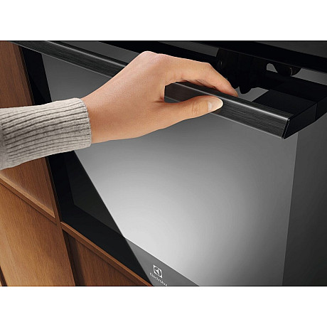Electrolux - COP800B - Inbyggnadsugn 72 L Stektermometer Pyrolysrengöring