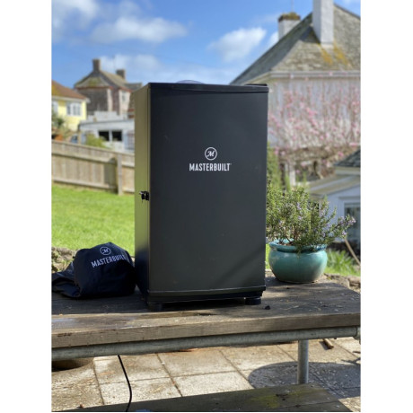 Masterbuilt - MES 130B - 30 in 1.5 Digital Electric Smoker Masterbuilt - MES 130B - 30 in 1.5 Digital Electric Smoker