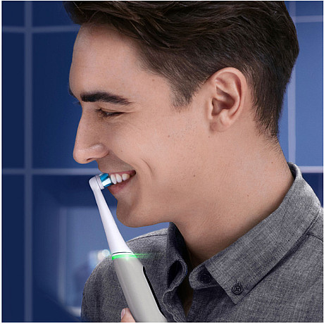 Oral-B - Grå - iO-modell med mikrovibrationer och display