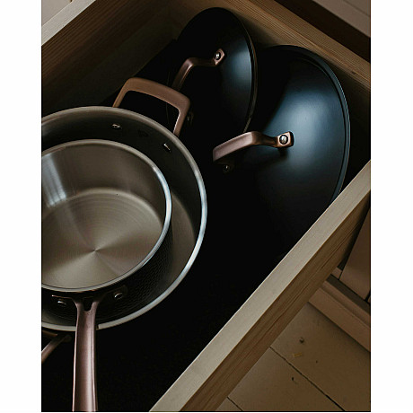 Pepper -  Gryta med Lock 24 cm Svart