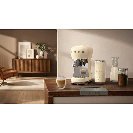 Smeg - ECF12CREU - espressomaskin & mjölkskummare, Creme