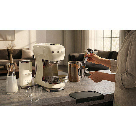 Smeg - ECF12CREU - espressomaskin & mjölkskummare, Creme